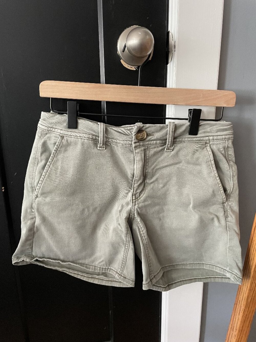 Size 2 American Eagle Super Stretch Midi Shorts, Green